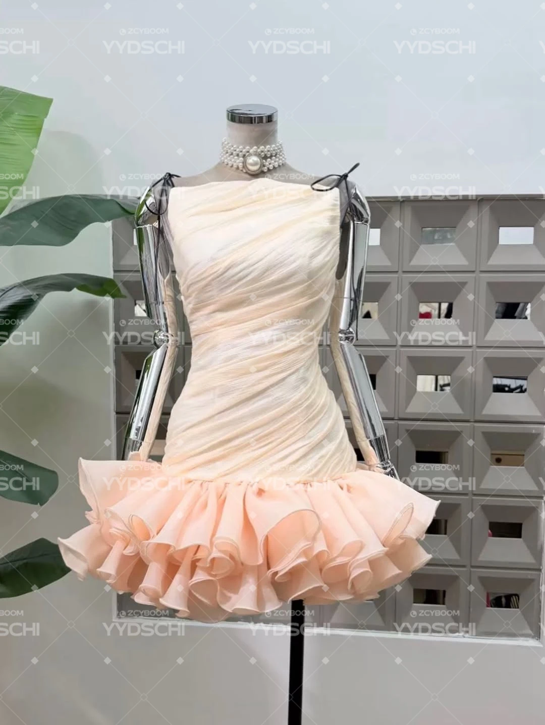 Maßgeschneidertes, elegantes Ballkleid mit Spaghettiträgern und Rüschen im modernen Stil, Mini-Cocktail-Partykleid, über dem Knie liegendes Ballkleid für den Sommer – Detail 7