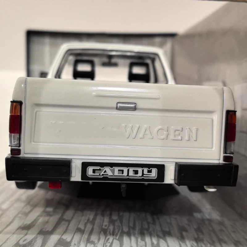 SOLIDOS 1:18 Scale CADDY รถกระบะจําลองรถรุ่น STATIC Collection ตกแต่งวันหยุดของเล่นคลาสสิกของที่ระลึกของขวัญ