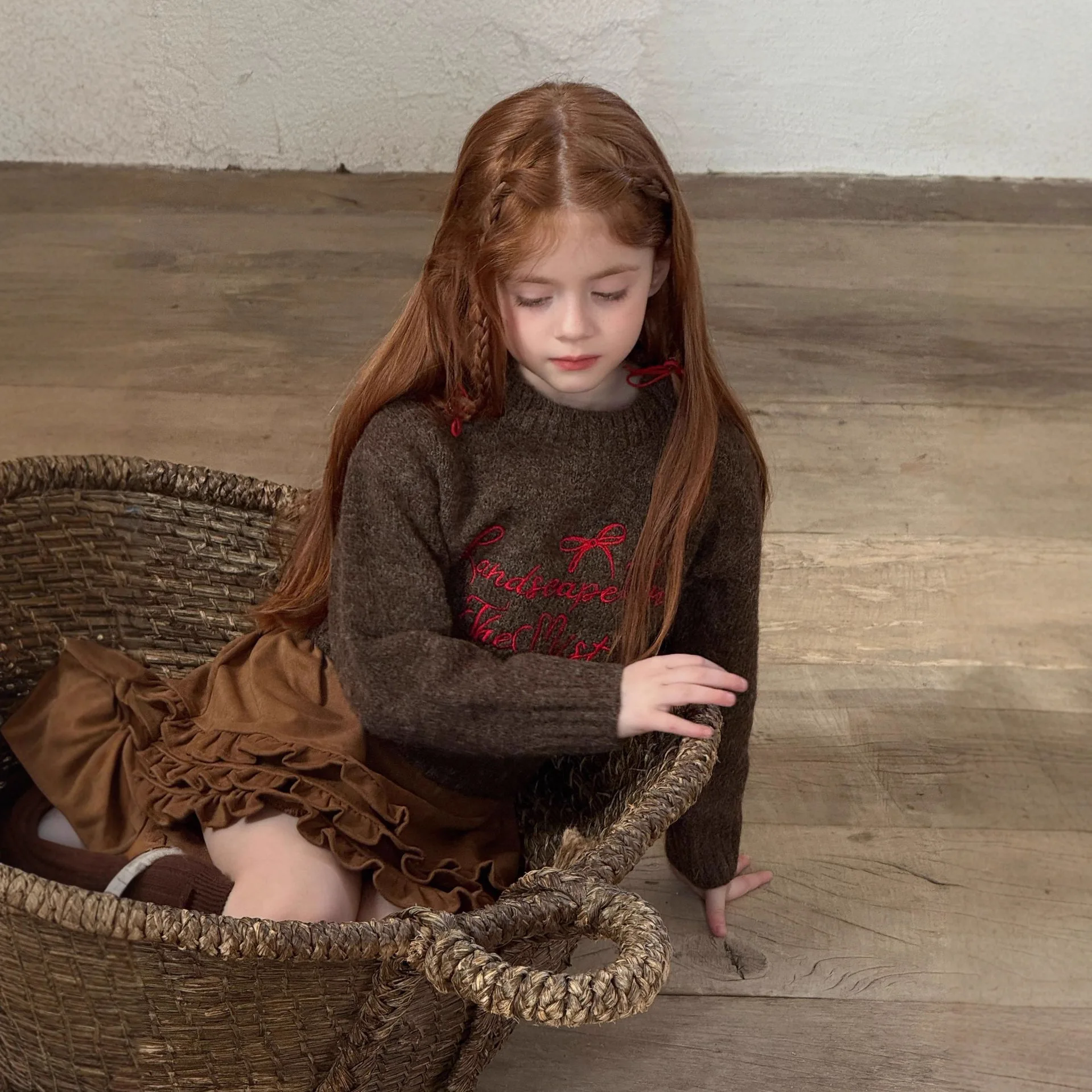 2025 شتاء جديد الأطفال رسالة مطرزة الجولة الرقبة سميكة معطف بقلنسوة الفتيات الكورية محبوك بلوزة سميكة