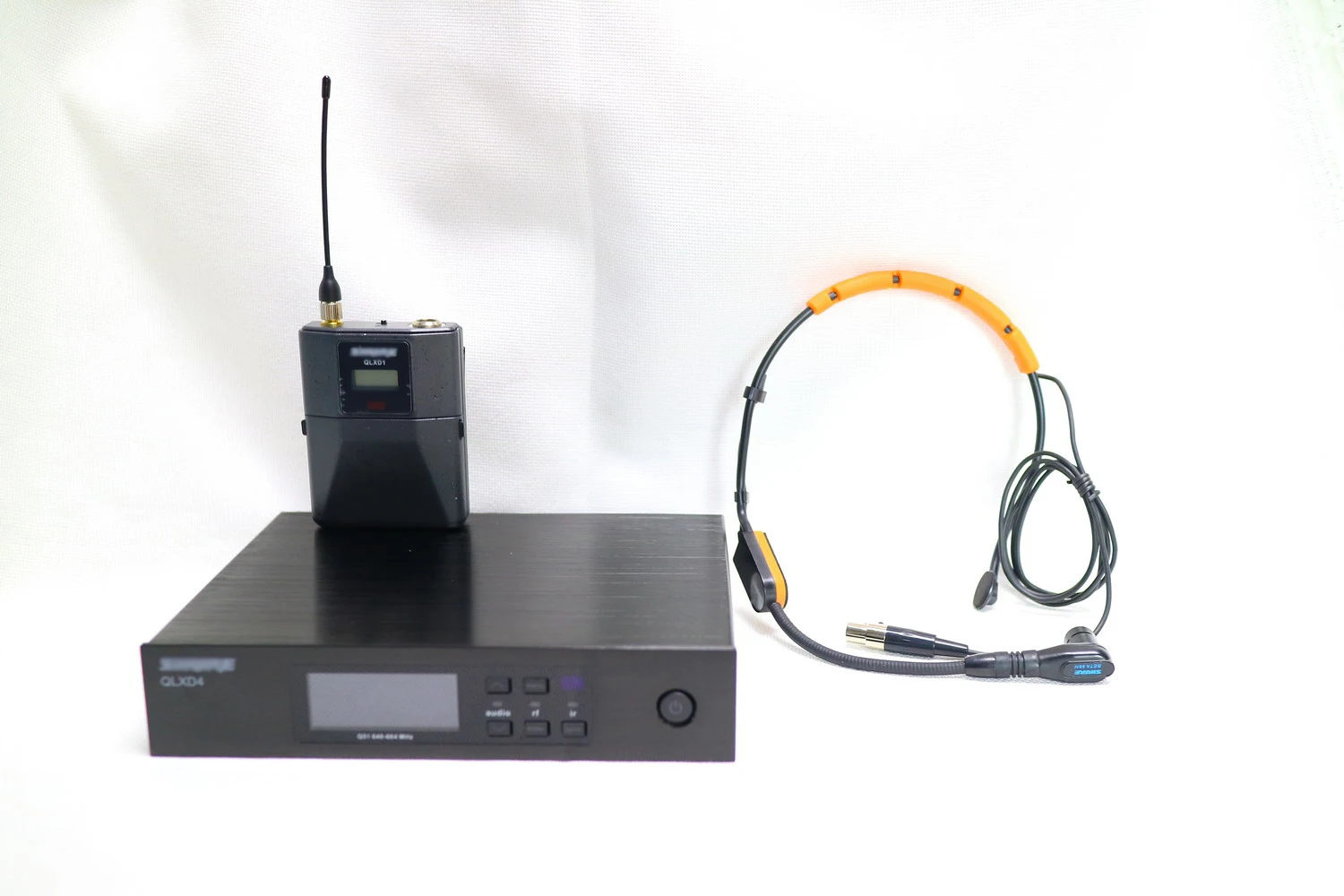 

QLXD24-Beta58 Handheld Wireless Microphone System QLXD14-SM35 Cardioid Headworn BodyPack Set QLXD4 Receiver