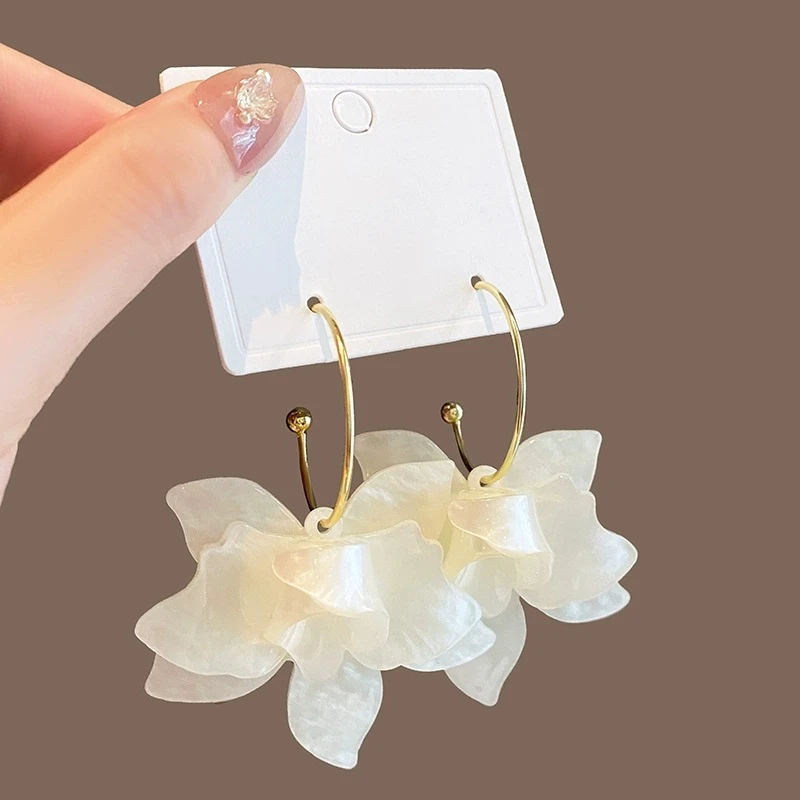 White Resin Flower Hoop Earrings For Women Fashion Temperament Brown Green Flower Ear Hook Party Light Luxury Artistic Jewelry
