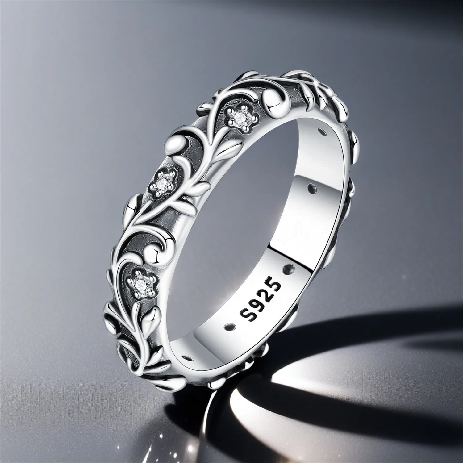 Women's Vintage Pattern Closed Ring in S925 Sterling Silver