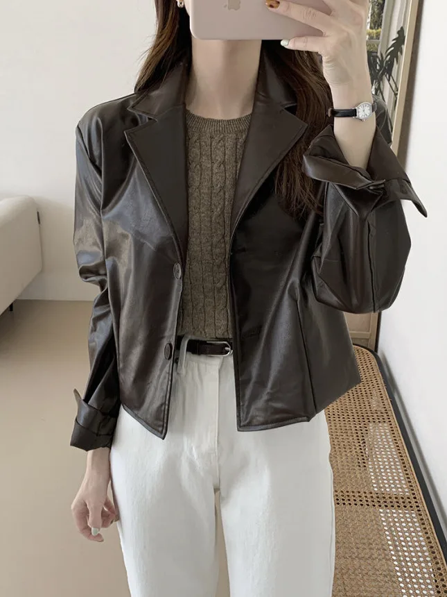 レトロな秋の女性用バイクスタイル長袖スーツカラーフェイクレザージャケットルーズフィット万能ショートコートアウター
