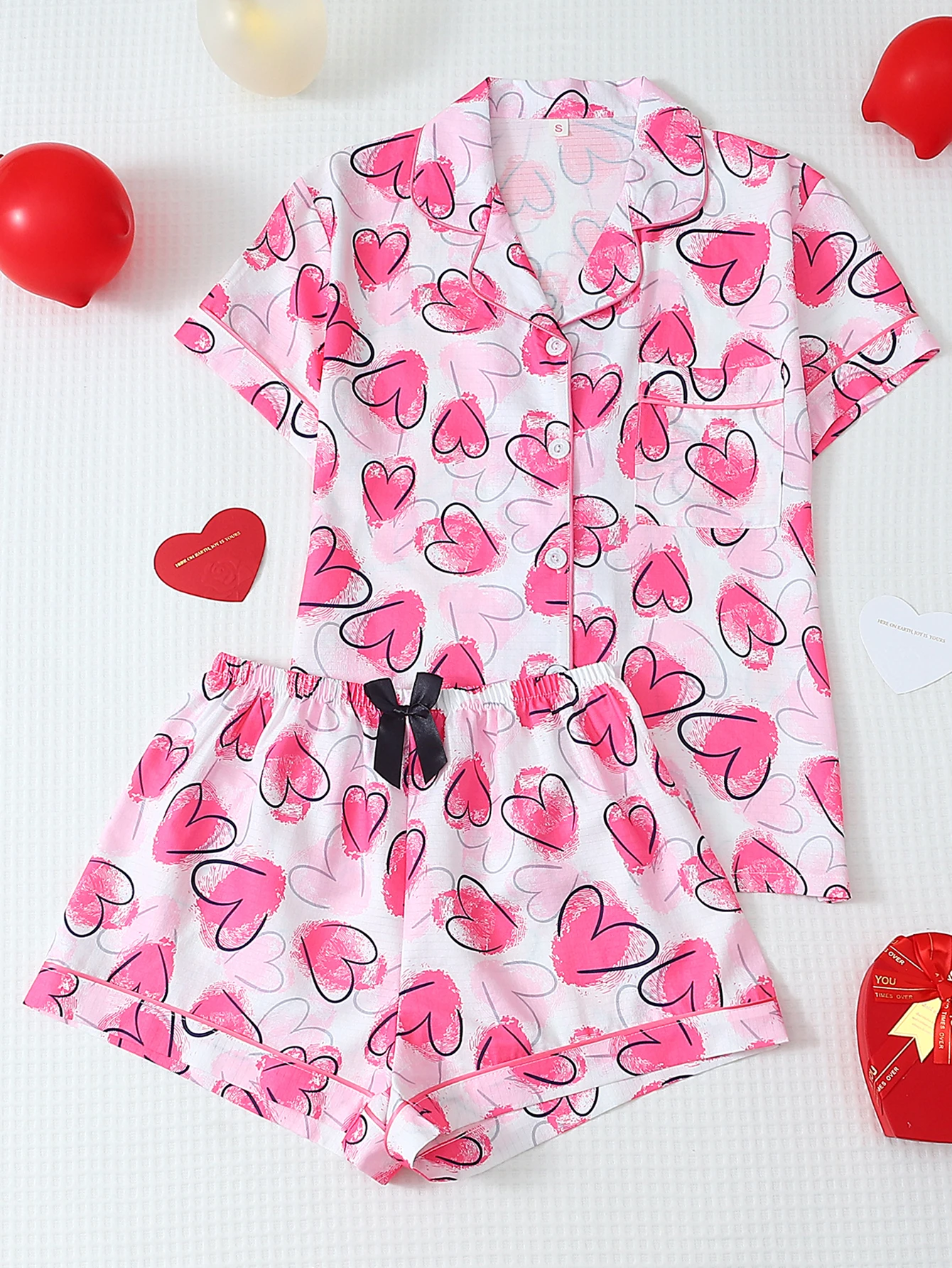 [Valentine's Day] 2-Piece Pajama Set with Graffiti Heart Print, Short-Sleeved Shorts, Women's Pajamas, Loungewear Set Suitable for Home Use