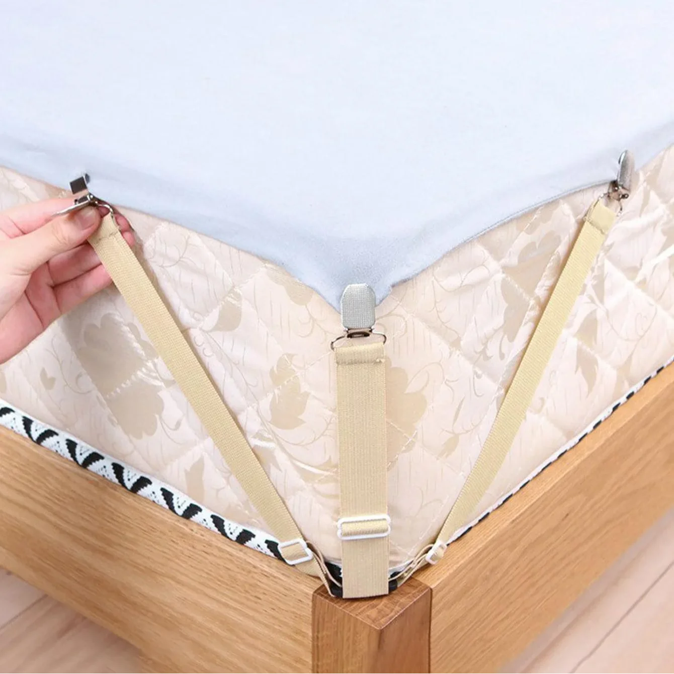 4 Pcs Triangle Bed Sheet Holders Fitted Sheet Clips Adjustable Sheet Suspenders Mattress Gripper Clips for Bed Mattress Cover