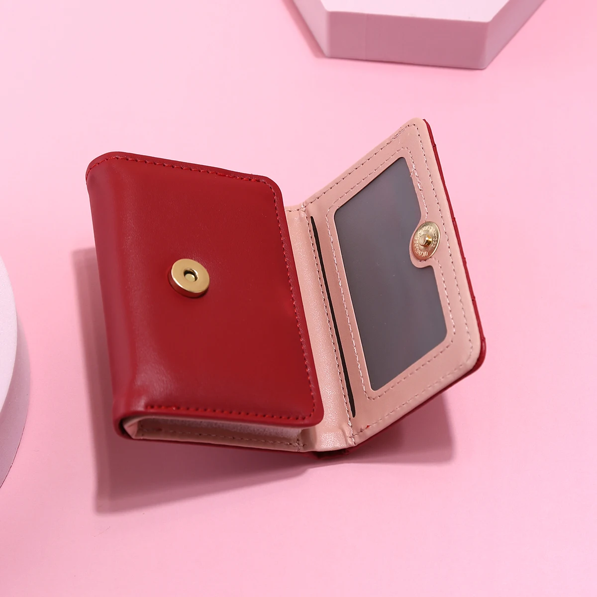 محفظة نسائية قصيرة قابلة للطي جديدة مع وضع بطاقات متعددة مطرزة بالحب، خفيفة الوزن