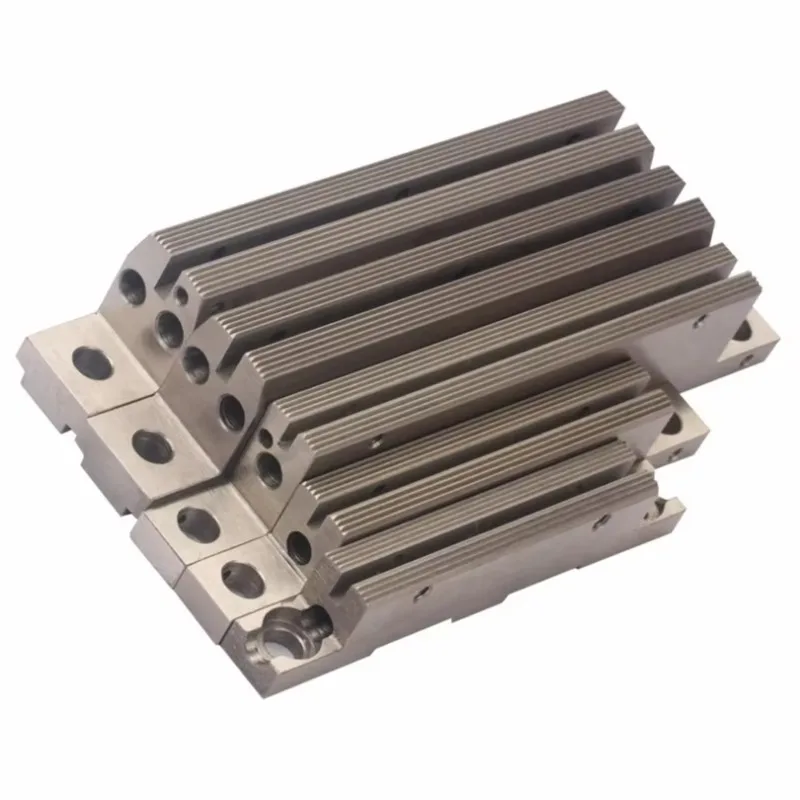 Horizontal packaging machine components with blade jaws for efficient sealing