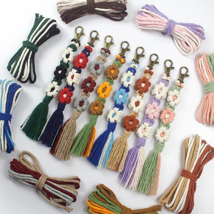 1 PC macrame kit and beginner's tutorial, DIY small daisy keychain couple small gift bag decoration.