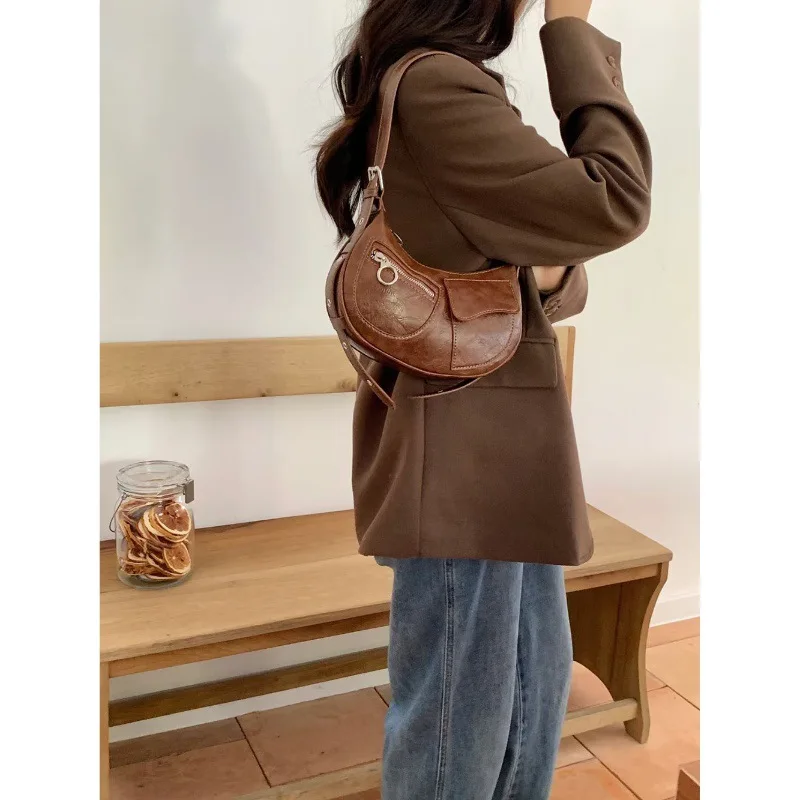 2024 Winter New Style Retro Armpit Baguette Bag, Versatile for Work and Commuting on One Shoulder and Crossbody