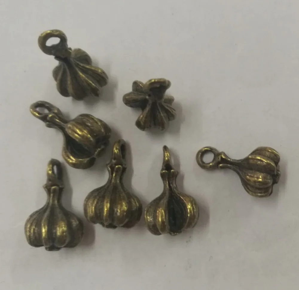 12pcs antiqued bronze color crafted GARLIC design CHARMS H0863