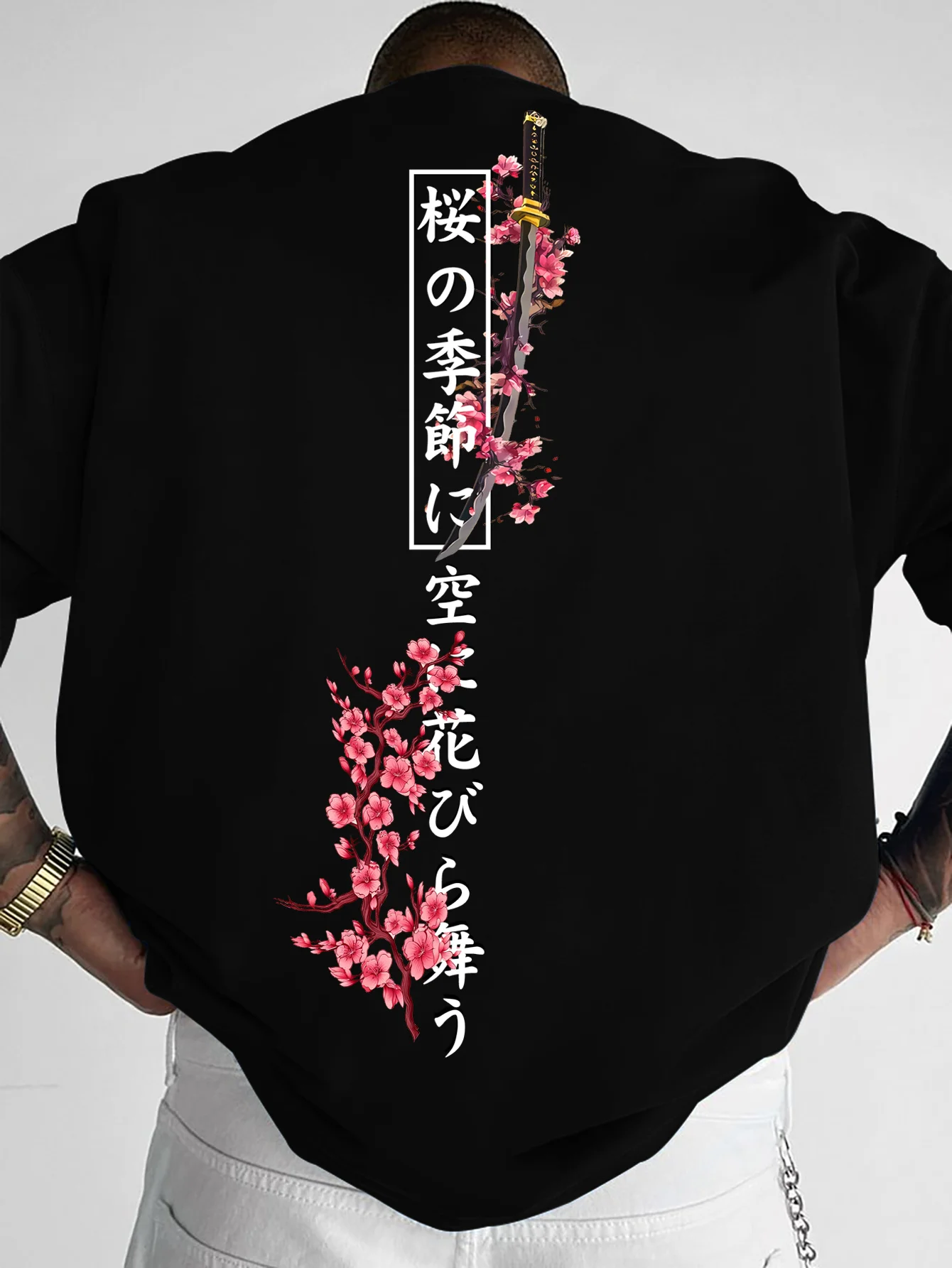 Fashionable pattern T-shirt for men, summer style, featuring cherry blossoms and samurai sword patterns, loose fit T-shirt