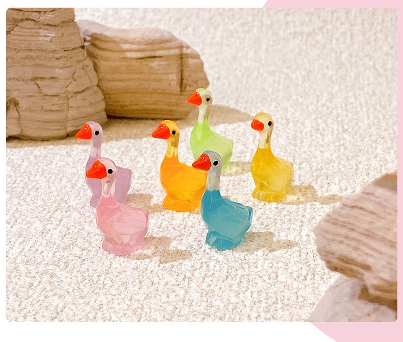 10PCS Mini Schwan Glow At Dark Vivarium DIY Zubehör Mimiatur Figuren Fee Garten Dekoration Kawaii Tiere Spielzeug