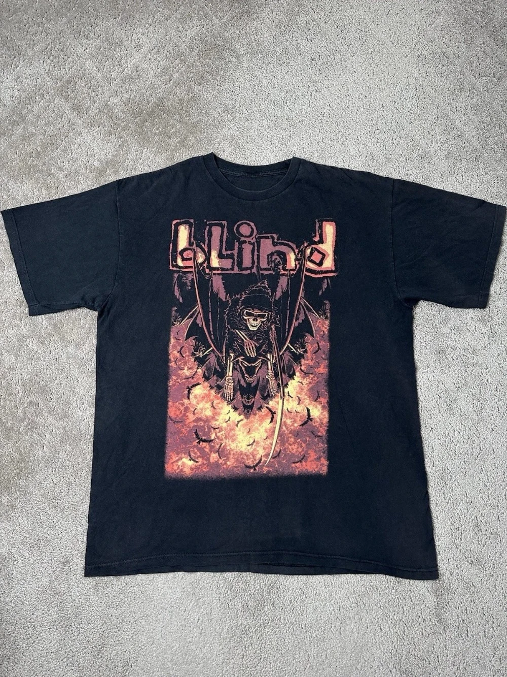 Emogos: La Revolución del Estilo Urbano en las Camisetas de los Años 90 y Y2K