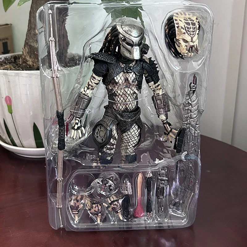 NECA Figure Ultimate Scout Predators 2 Action Figure Model Toys Joint Movable Doll New Year Present For Friends Desk Decor