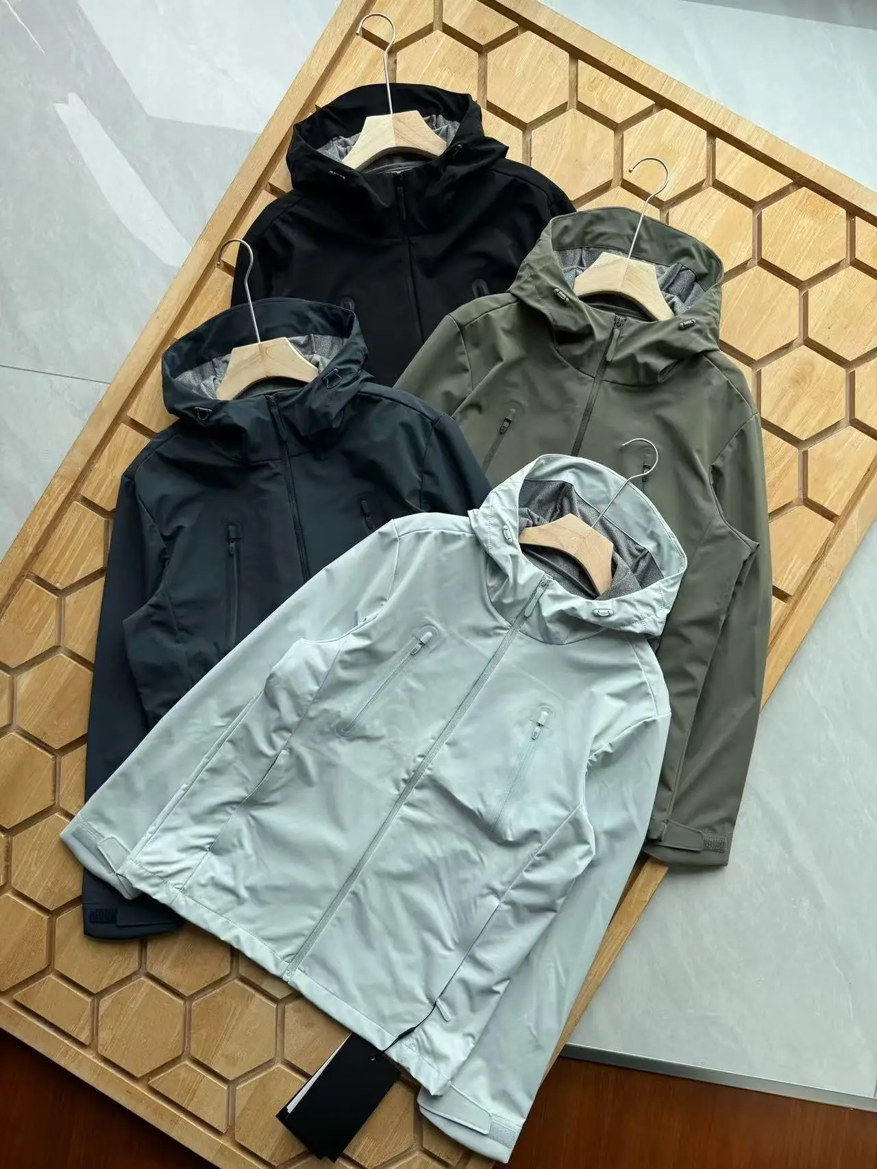 

Мужская уличная водонепроницаемая походная куртка с капюшоном, ветрозащитная подставка из полиэфирной ткани, молодежная обычная длина све, застежка-молния