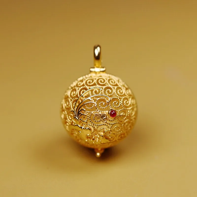 Classical antique gold craftsm hollow out round ball hollow out auspicious cloud pendant can be opened retro necklaces jewelry