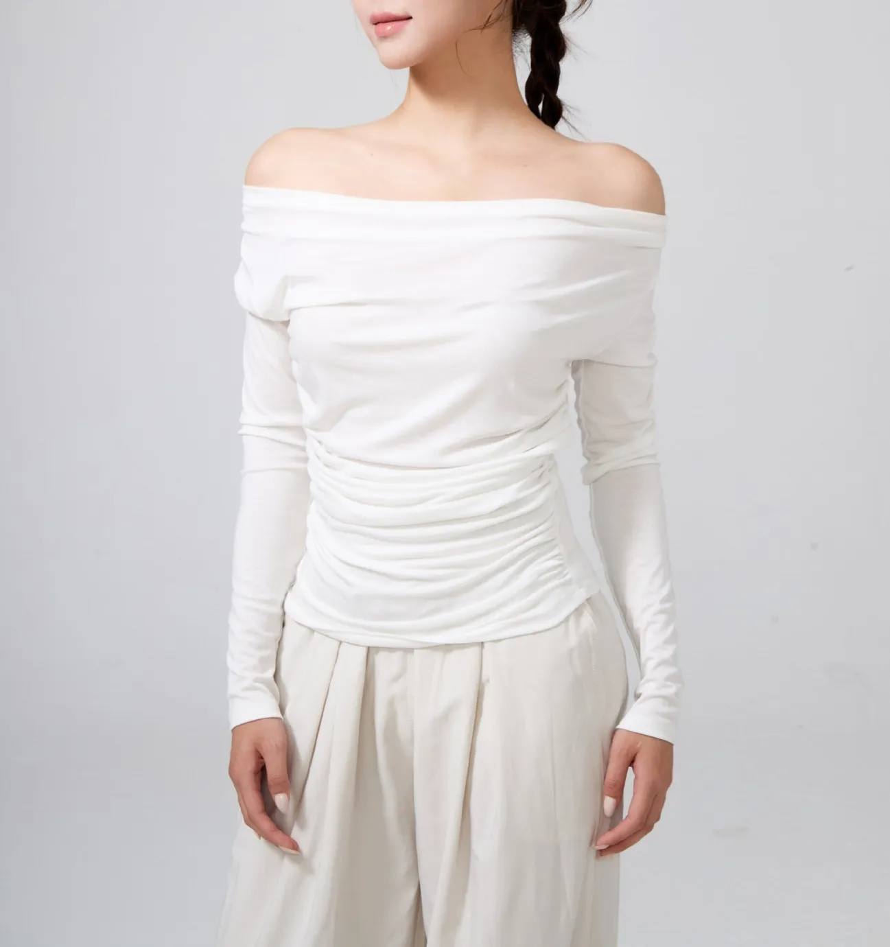 Einseitiges, langärmeliges T-Shirt für Damen, geeignet für Fitnessstudio, schmal geschnitten, vielseitig einsetzbar, als Sport-Überwurf, für Pilates, Training und Yoga, Oberteil, Bekleidung. – Detail 6