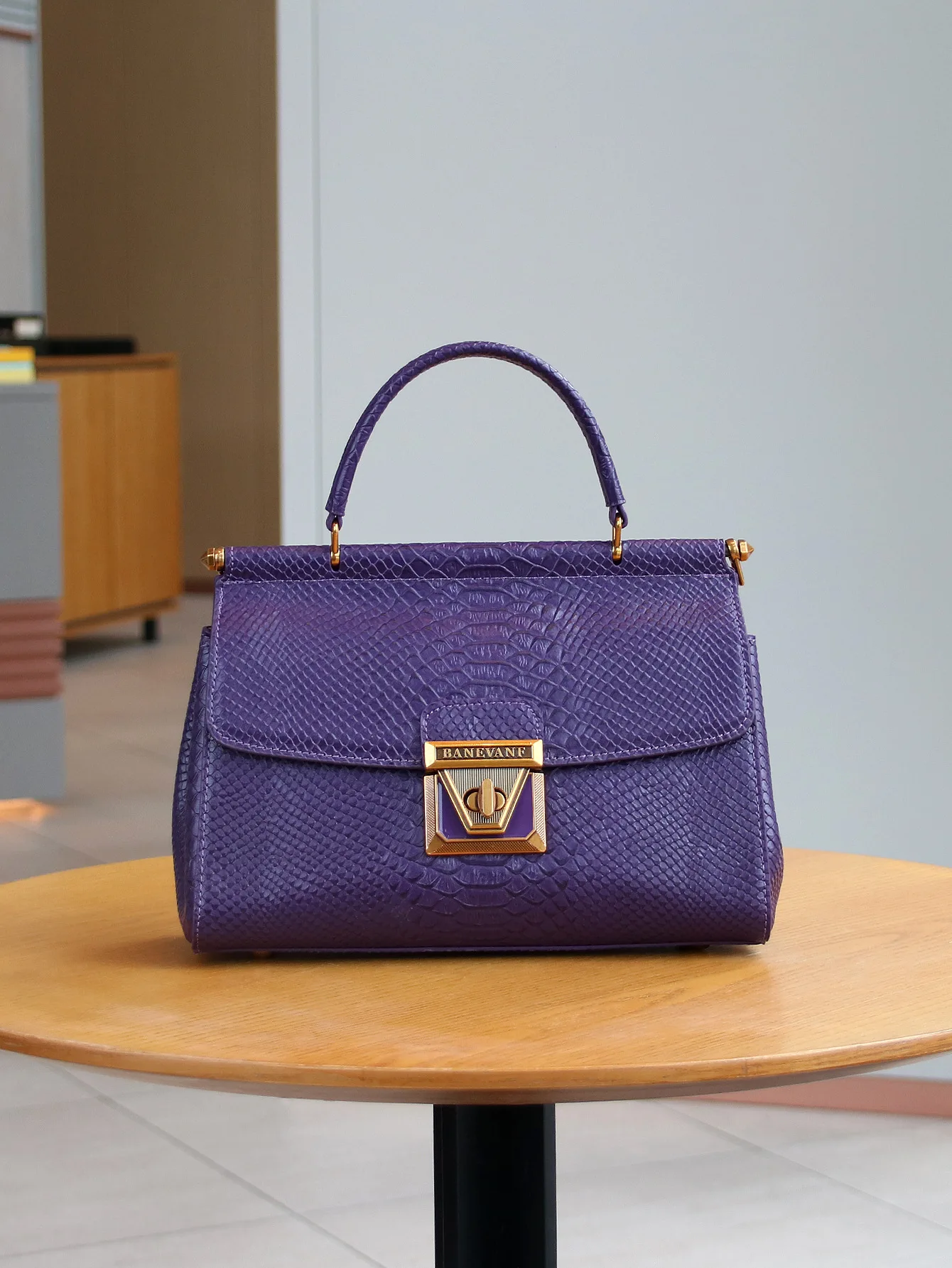 KB Fashion Damenhandtasche Neu 2026 Luxuriöse Premium-Schlangenleder-Optik mit Schwermetallverschluss Einzelne Schultertasche Doppelseitige Tasche – Detail 7