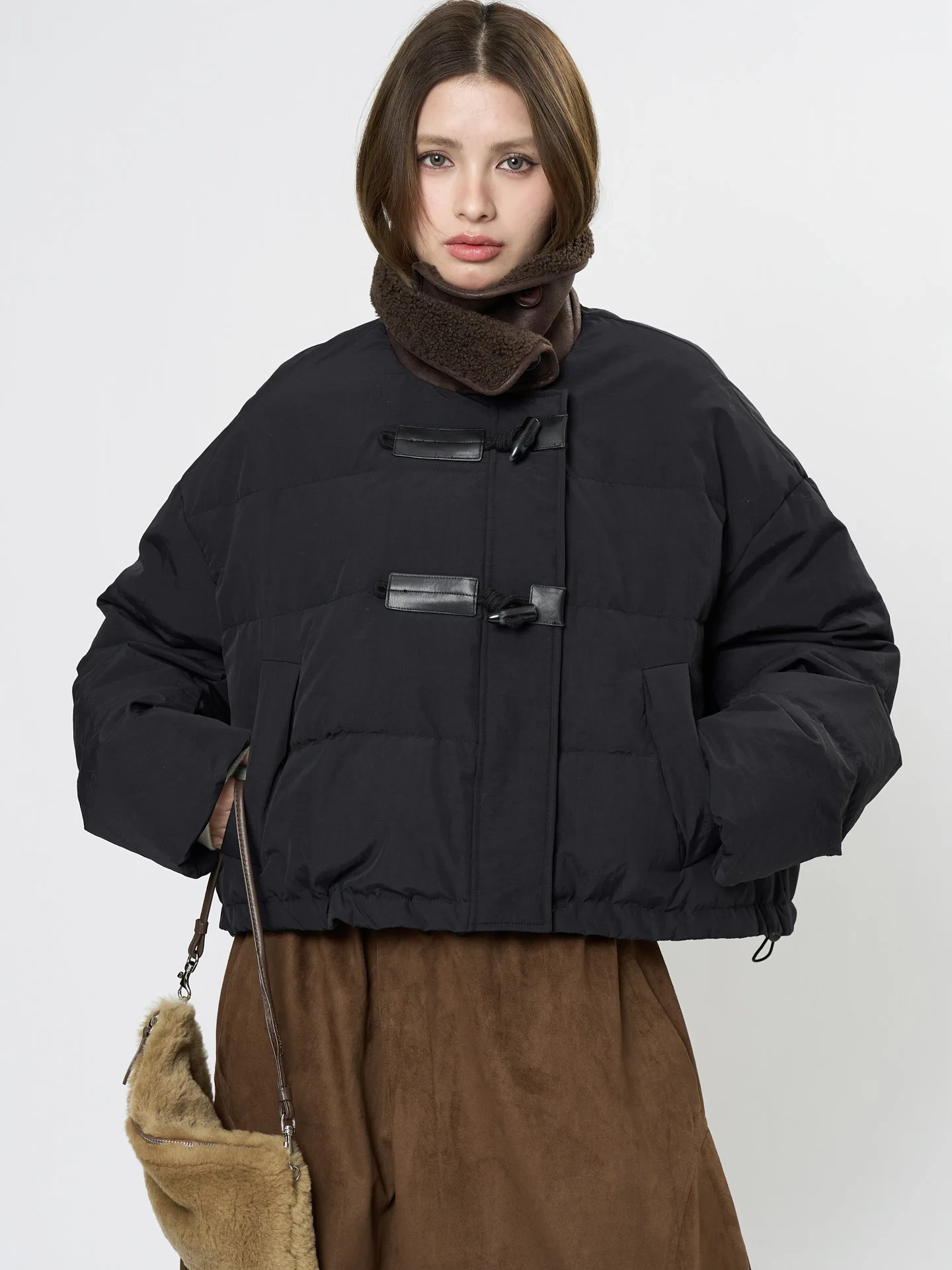 Lässige, einfarbige, langärmlige, lockere Daunenjacke mit Revers für Damen im Winter