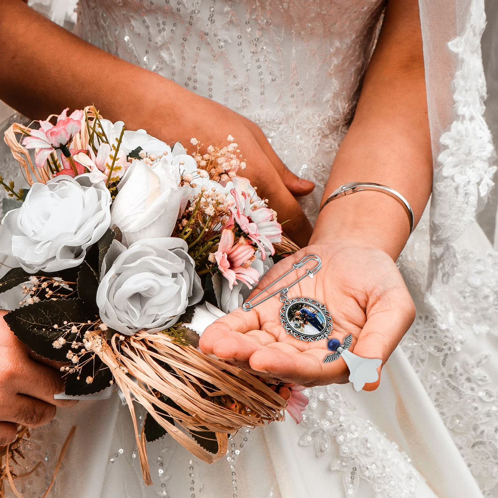 

3Pcs Wedding Bouquet Photo Charms Sturdy Alloy Glass Picture Frame Pendants Clip on for Wedding Memorial DIY Photo Frame Pendant