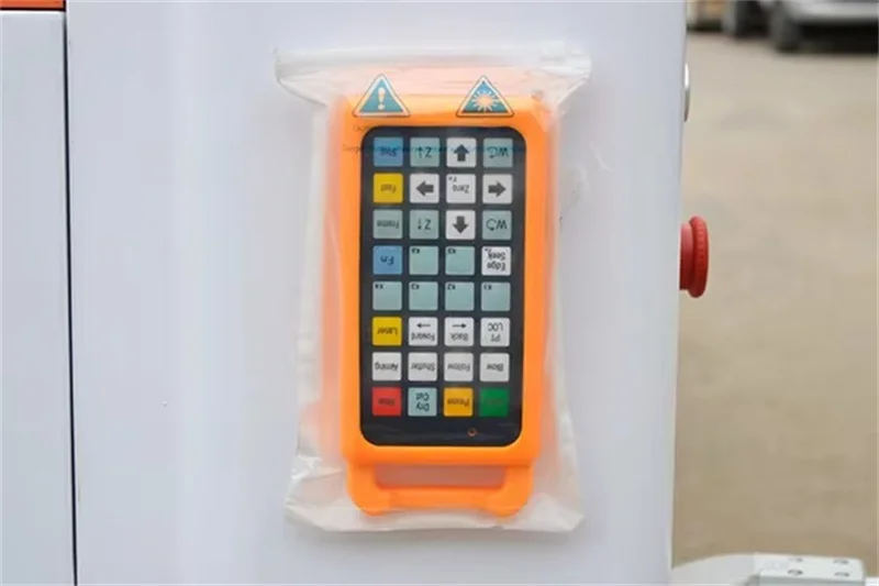 Precio de la máquina de corte por láser de fibra P3015 de China con cubierta / máquina de corte por láser CNC con protección, máquina de soldadura láser