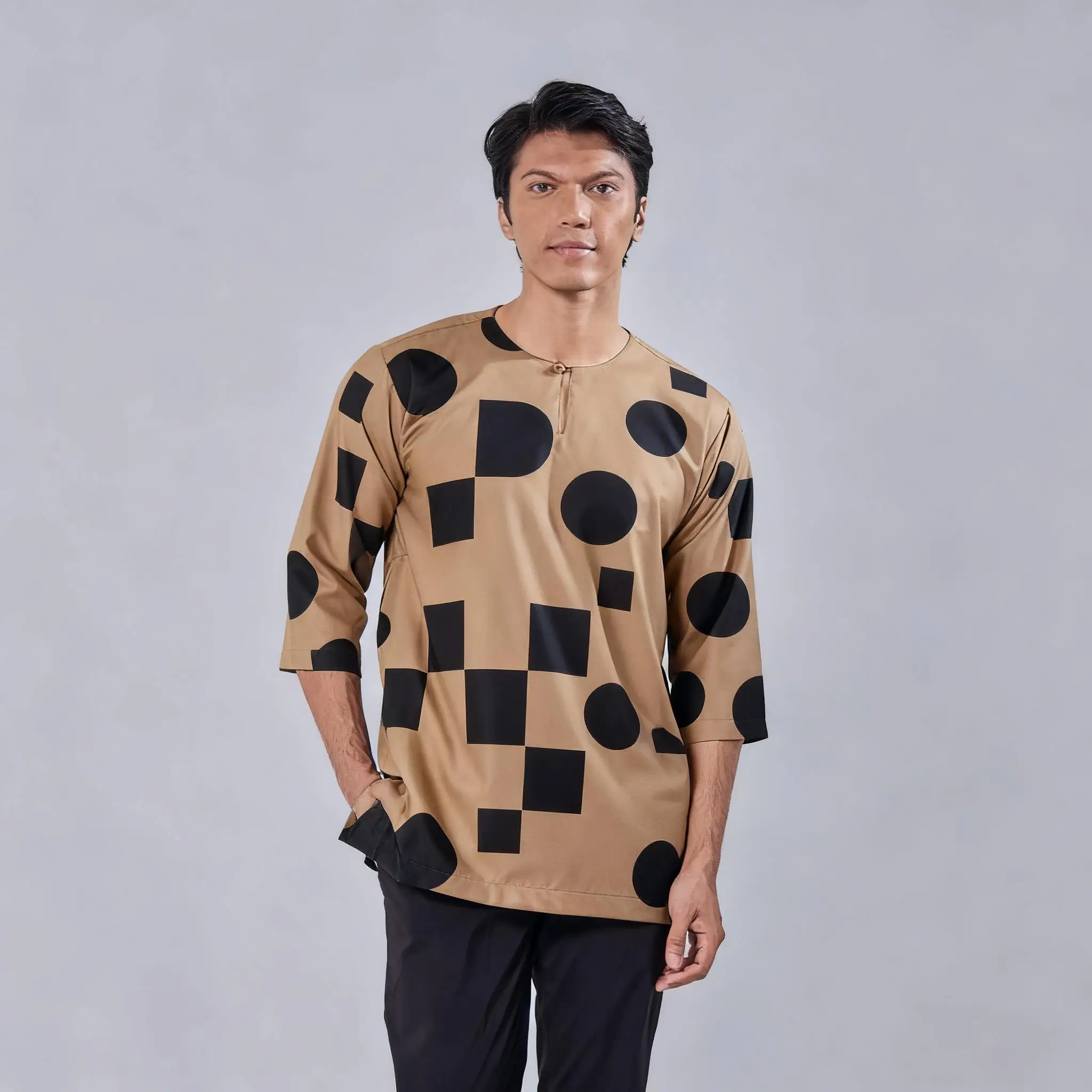 الرجال المسلمات الإسلامية العربية عباية قصيرة الأكمام تي شيرت العرقية طباعة الوقوف طوق الشباب 2026 معطف فاخر ملابس عصرية غير رسمية