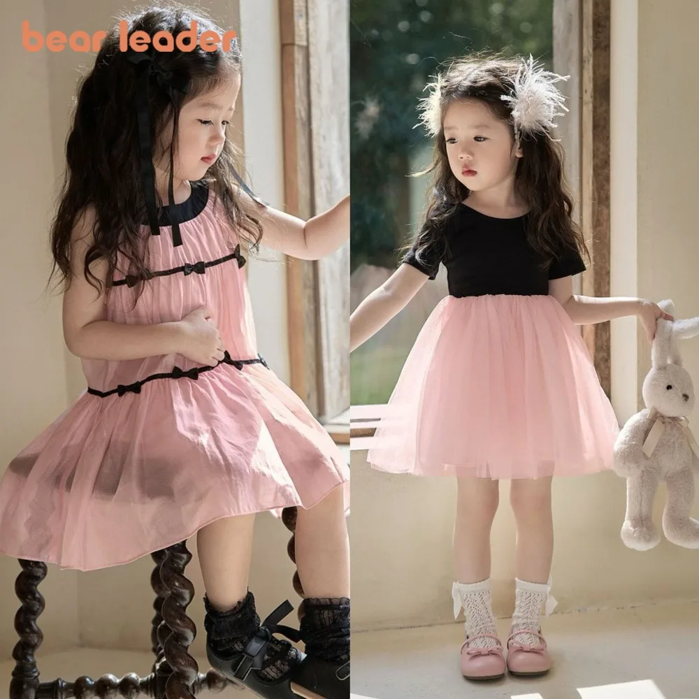 فستان Bear Leader صيفي جديد وردي جميل ولطيف لحفلات أعياد الميلاد مع زخرفة فيونكة بدون أكمام للفتيات فساتين كاجوال