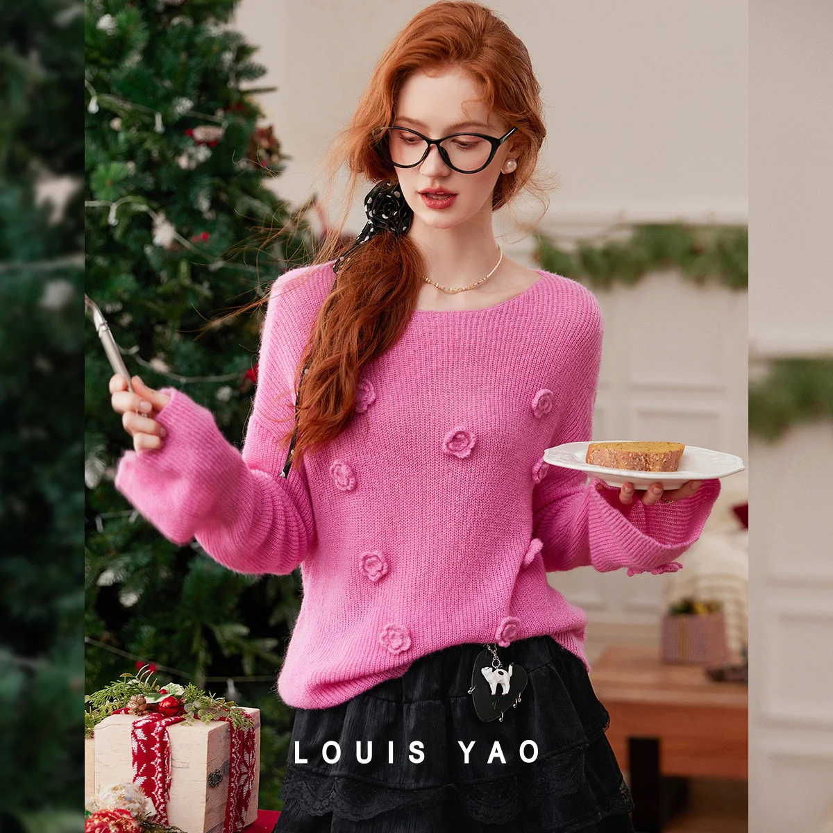LOUIS YAO Sweet Flower Decorative Knitted Sweater 2025 Autumn/Winter Round Neck Knitted Wool Off Shoulder Sleeves Women's Top