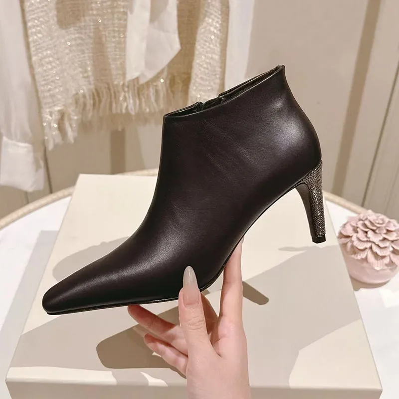 Nuovo String Bead Decor Tacco sottile Stivaletti corti Punta quadrata da donna Pelle scamosciata di mucca Cerniera laterale Caviglia Botas Primavera Autunno Stivali moderni