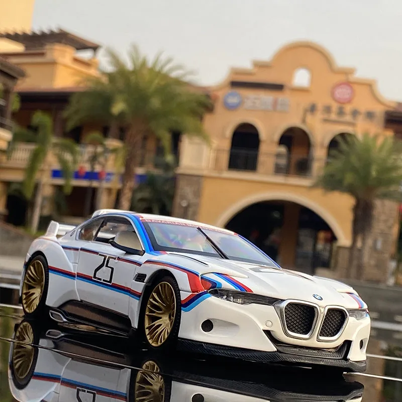 Coche de carreras de pista de aleación BMW CSL 1:24, coche de juguete de Metal fundido a presión, modelo deportivo, simulación de sonido y luz, colección de regalo para niños