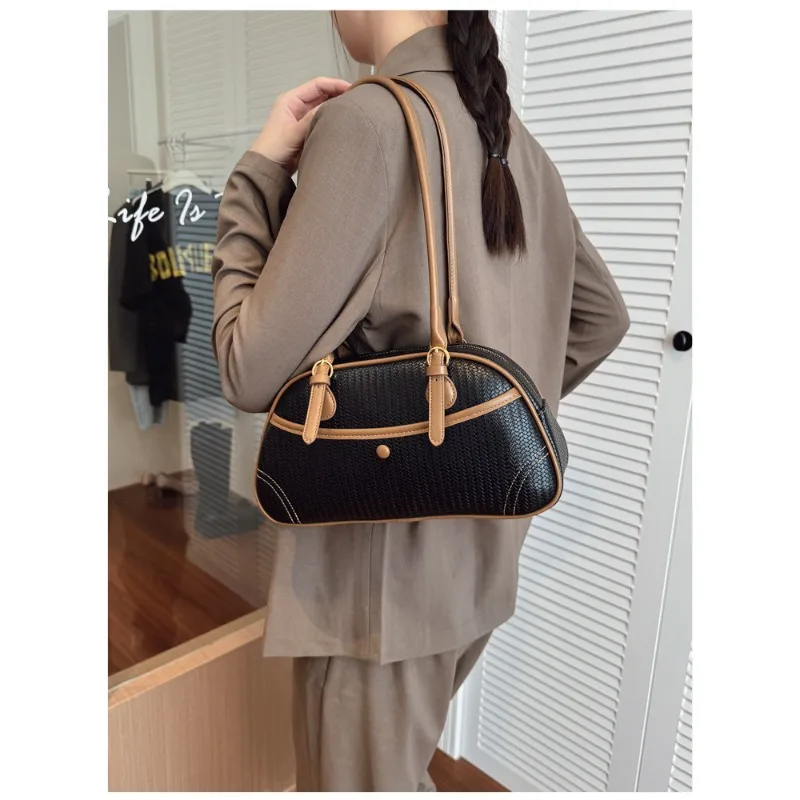 Light Luxury Zipper Sewing Thread PU Design Shoulder Bags 2026 High Quality Retro Lightweight Commute Crossbody Bags for Women