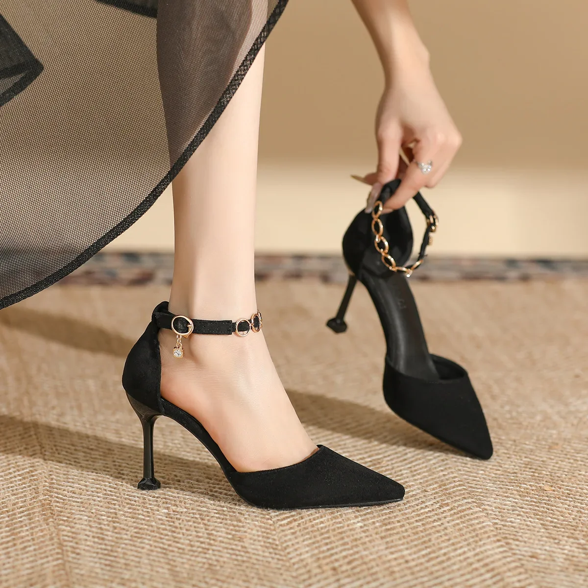 

Размер 30–44, женская обувь большого размера на шпильке с острым носком и пряжкой, черные туфли маленького размера на тонком/высоком каблуке