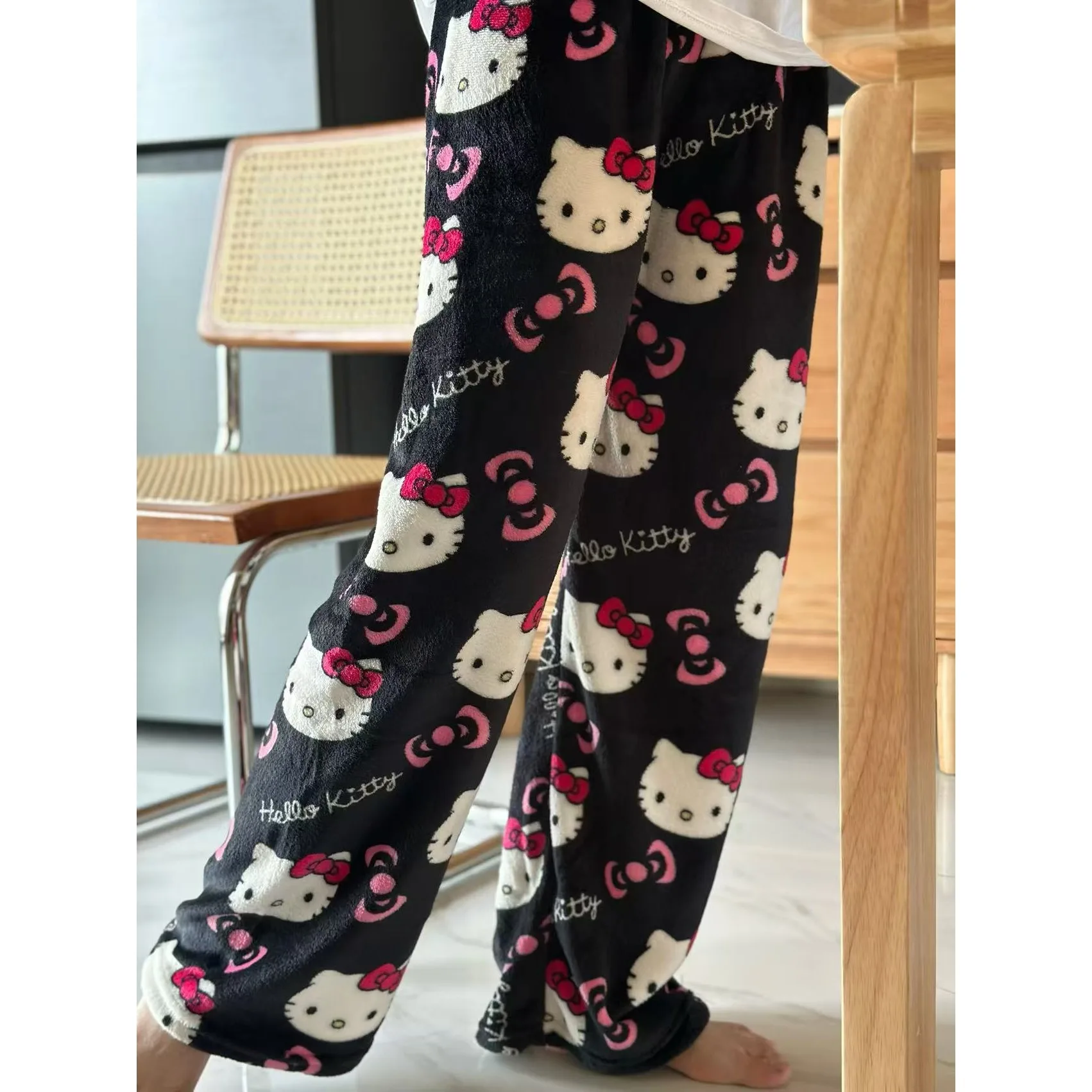 سراويل نوم هالو كيتي من الفلانيل للنساء للخريف والشتاء، سراويل جرافيتي منزلية دافئة غير رسمية يمكن ارتداؤها في الخارج