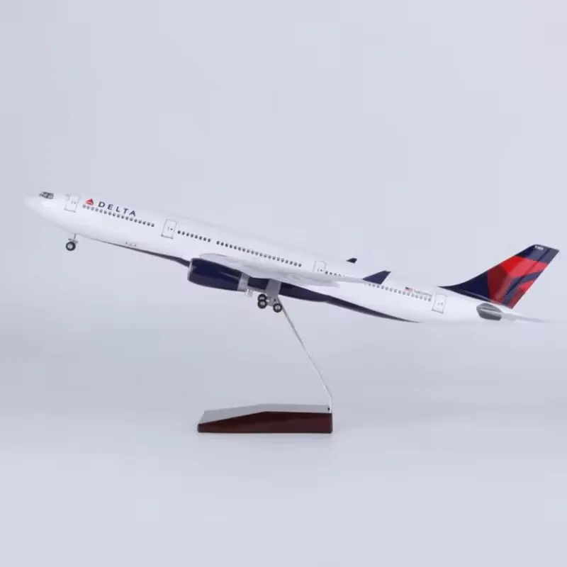 2025 New 1:135 Scale Model AIR DELTA A330 Airlines Airway W Base Wheel Lights Resin Aircraft Plane Toy Collection Display Gifts