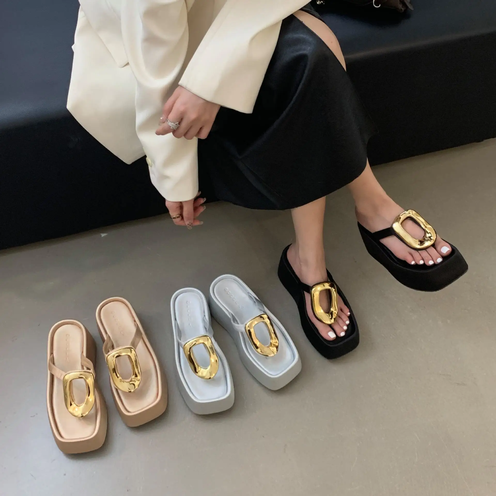 

Retro Silver Clip Toe Sandals Slippers for Outer Wear Roman Women's Shoes with Skirts On The Beach and Beach Slippers