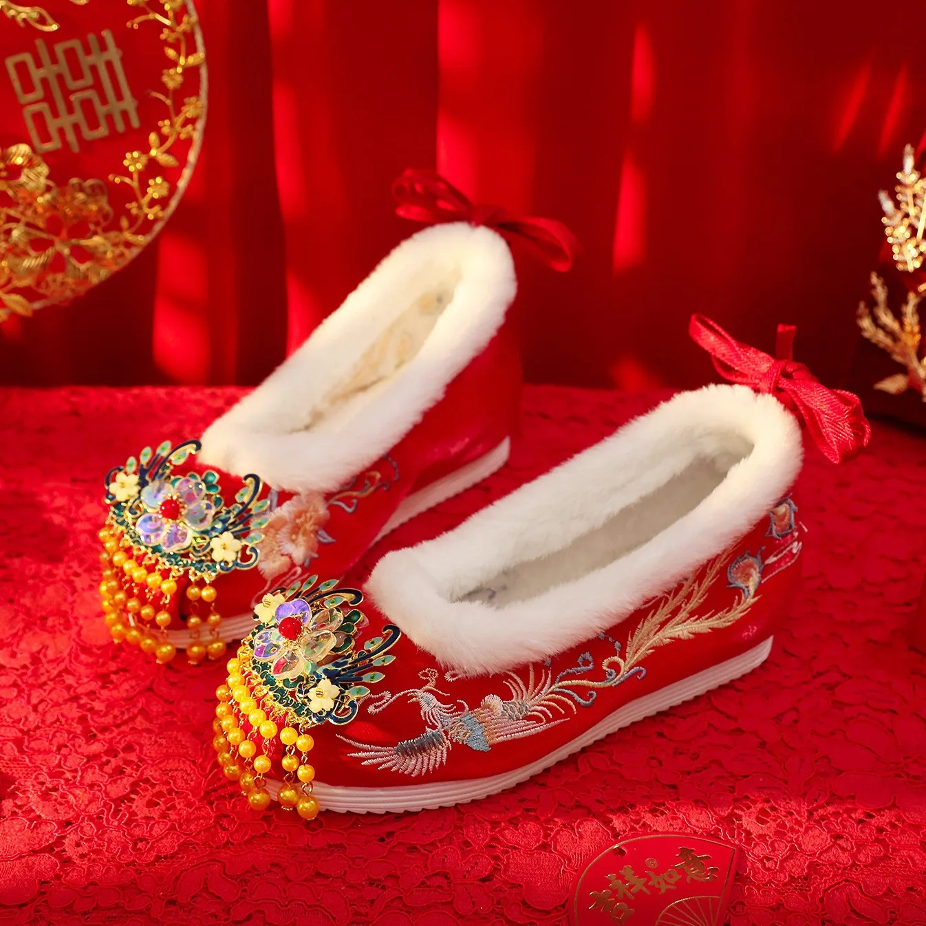 

Зимние китайские туфли с флисовой подкладкой и кисточками, увеличивающие рост, с мягкой подошвой, в стиле ретро, с вышивкой, для традиционного костюма