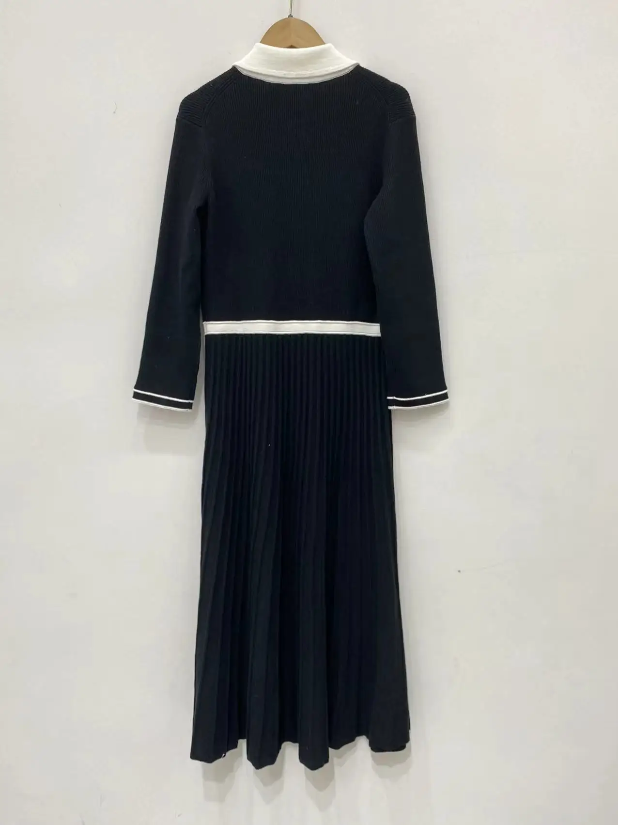 2024 winter neue stil frauen schwarz maxi kleid einreiher V-ausschnitt mit langen ärmeln tasche dekoration party midi robe