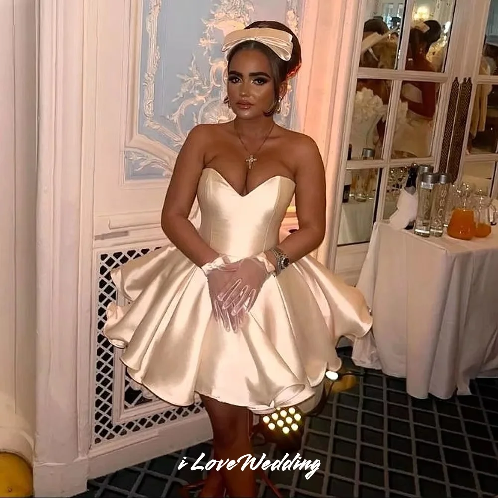 

Light Champagne Homecoming Dresses 2025 Mini Sleeveless Sweetheawrt A-Line Ruffles Backless Ruched Cocktail Dresses Customized