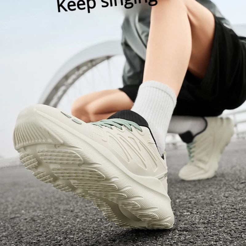 

Breathable Fly-woven Casual and Trendy Round-toed Men's Lightweight Lace-up Color-matched Flat Low-top New Running Shoes