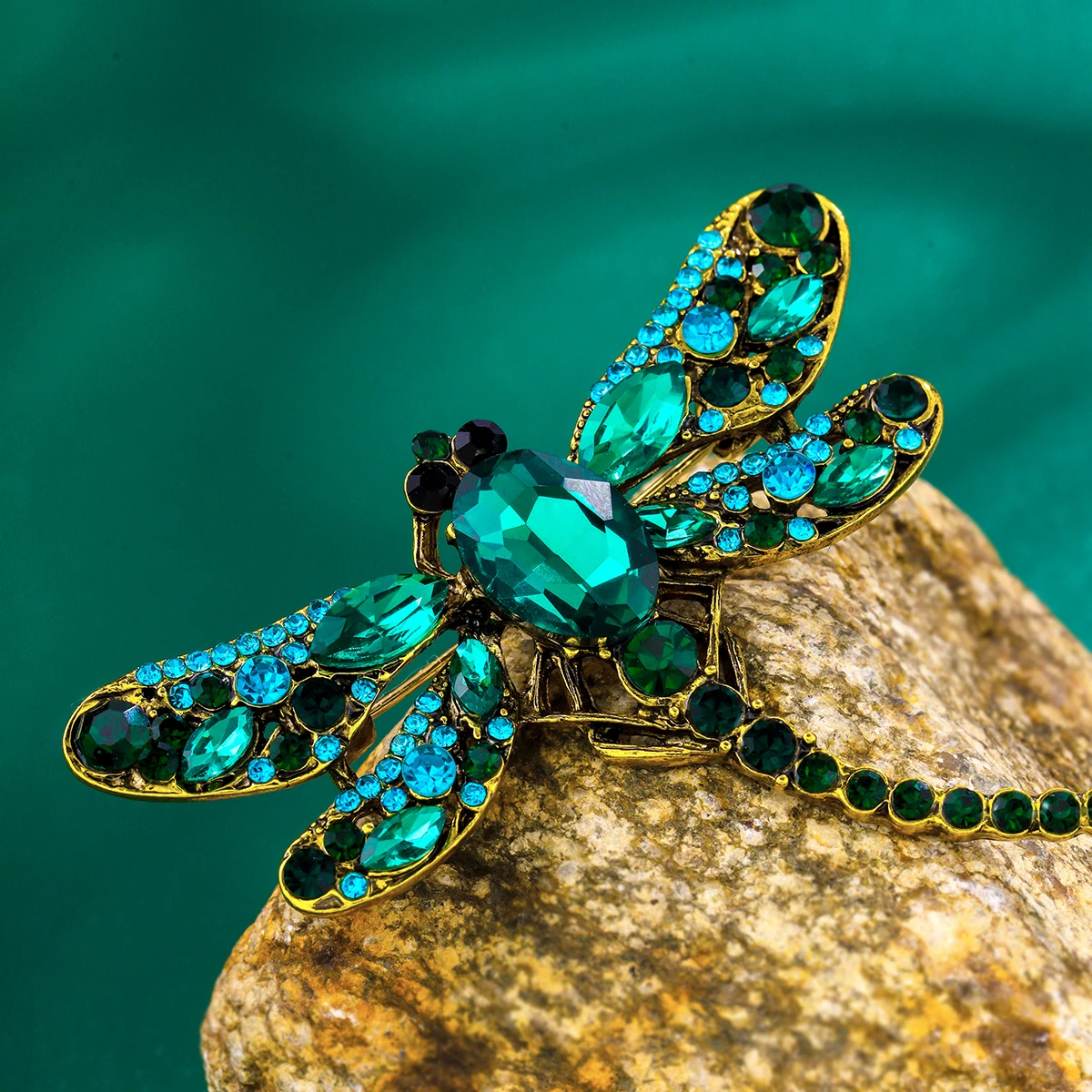 دبابيس اليعسوب العتيقة الأنيقة دبابيس حشرات كريستال خضراء وحمراء رائعة مع أجنحة سبيكة إكسسوارات زهور رقيقة #1