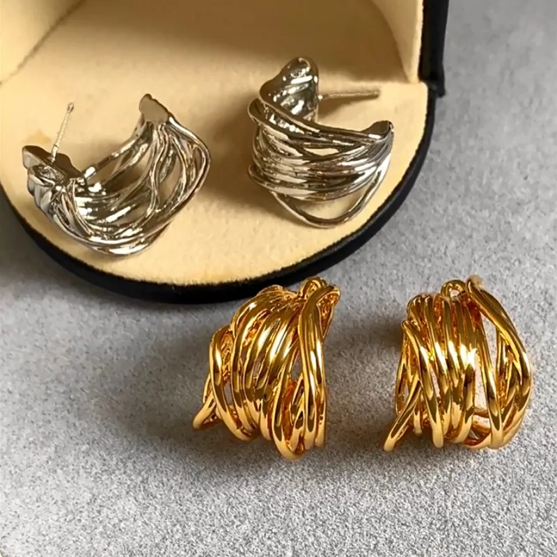 Retro Goldfarbene Metall-Statement-Ohrringe, Luxuriöses Nischendesign für Damen, Geeignet für Alltag, Bankett, Party, Schmuckgeschenk