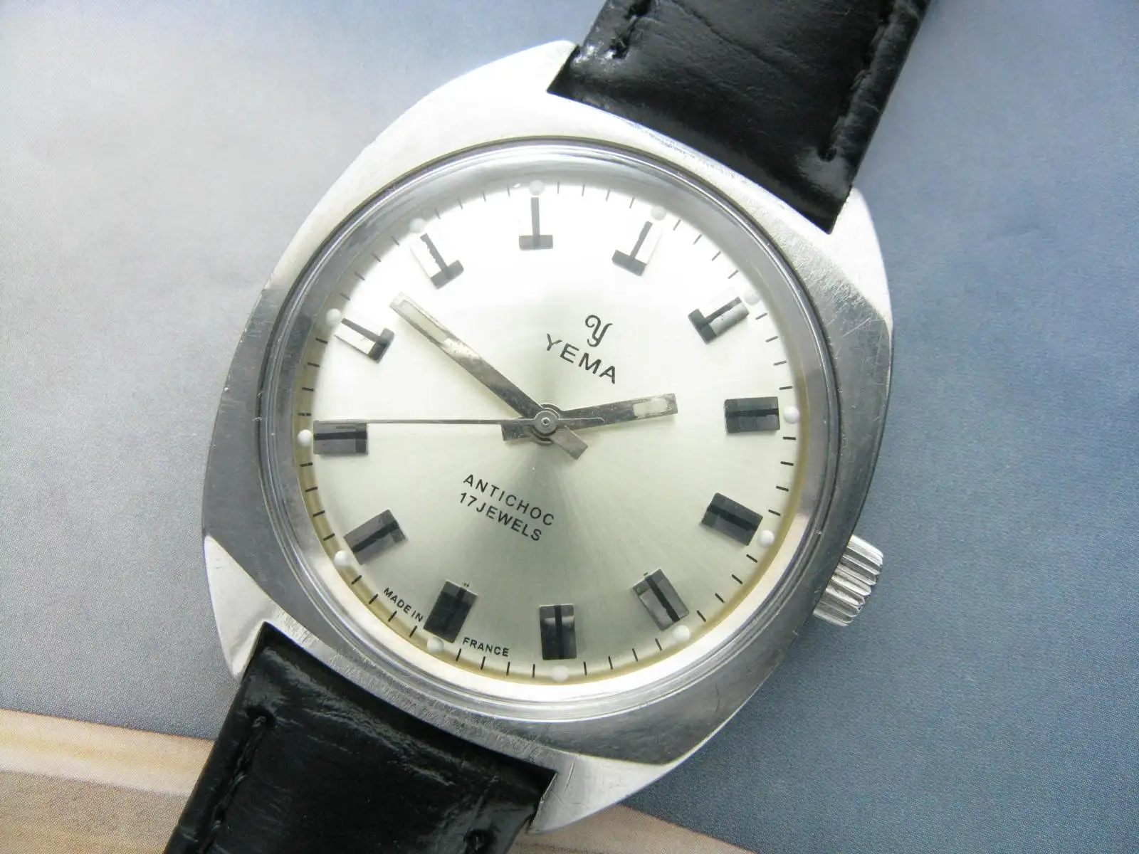 Reloj de acero para hombre con maquinaria vintage manual de formas especiales YEMA de Francia de los años 80