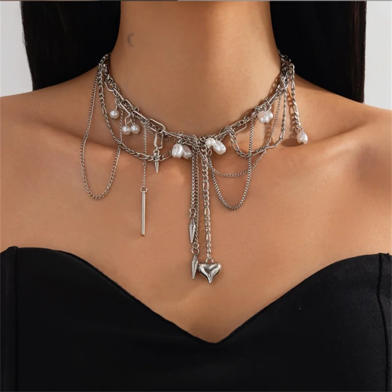 قلادة على شكل قلب من اللؤلؤ البارد مع قلادة سلسلة من سبائك شرابة فريدة من نوعها