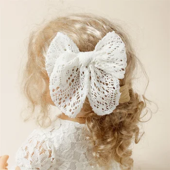 1 ชิ้นเด็กสีขาวลูกไม้ Bows คลิปผมสําหรับเด็กทารก Handmade Bowknot Hairpin Barrettes ใหม่ปีเด็กทารกอุปกรณ์เสริมผม