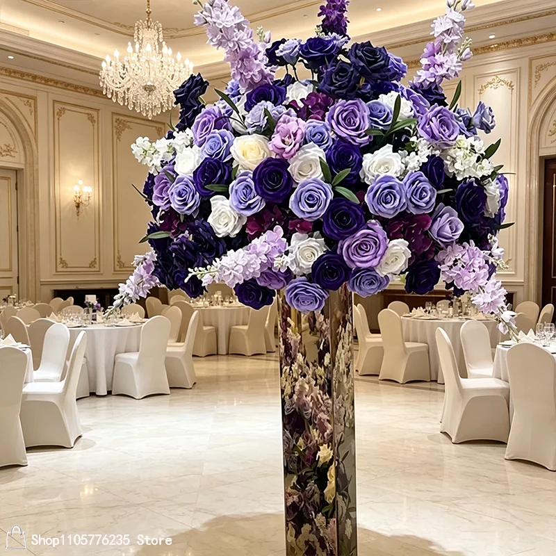 Lila-weißes künstliches Blumenarrangement für Hochzeitsgang, künstliche Rosen und Rittersporn als Tischdekoration für Hotelbankette und Veranstaltungen. – Detail 6