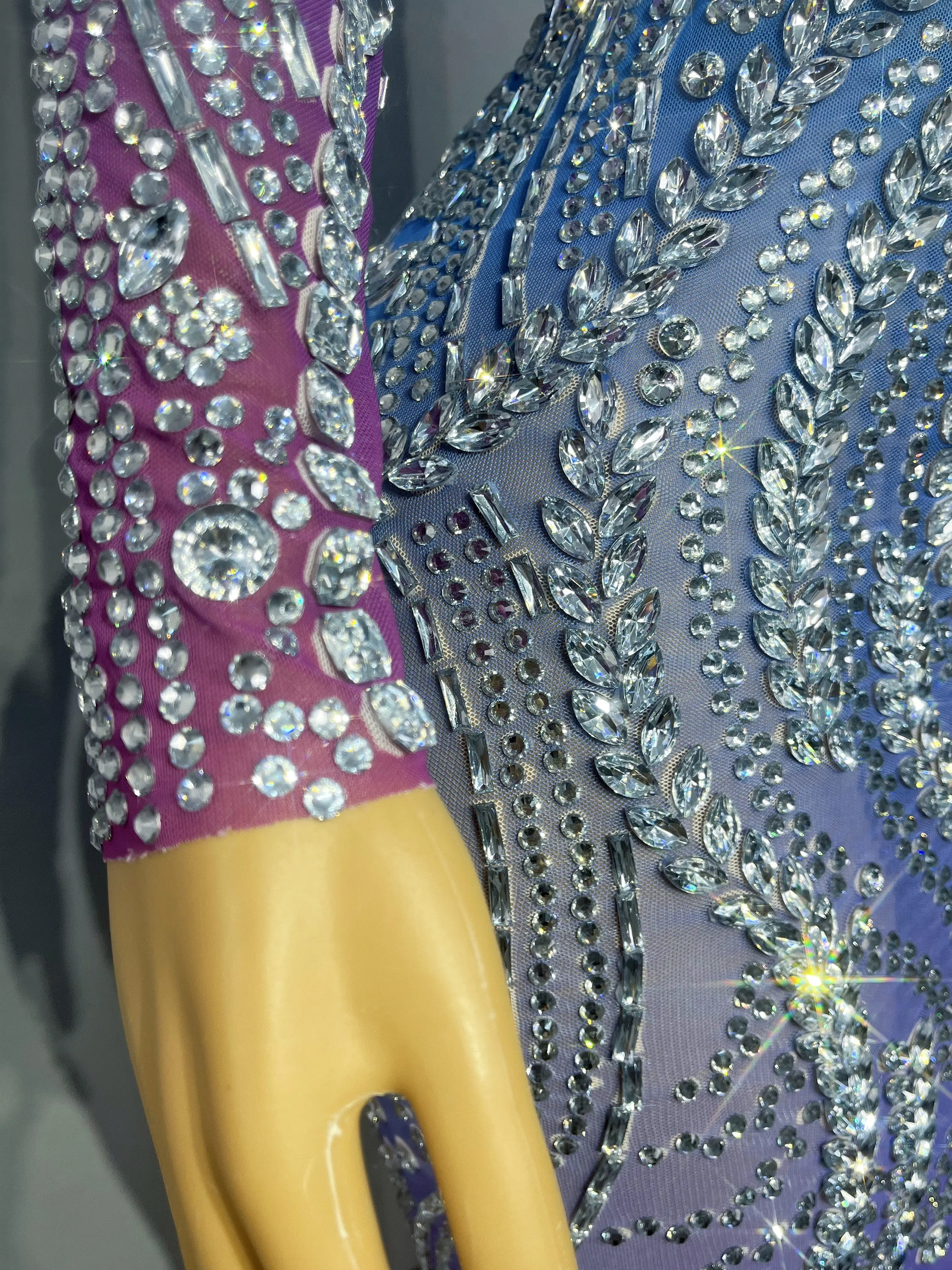 夢のようなグラデーションカラー輝くシルバーラインストーントリムフィットスプリットドレス女性パーティーイブニングドレスレッドカーペットステージ衣装 Fuling