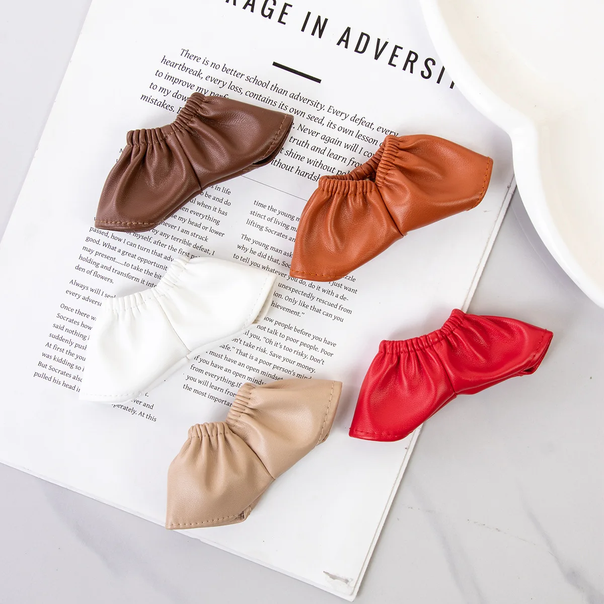 The New High-value Long-legged KT Monchqilabubu Leather Pants Plush Toy Bag Pendant Monchqilabubu Dress Up Doll Clothes