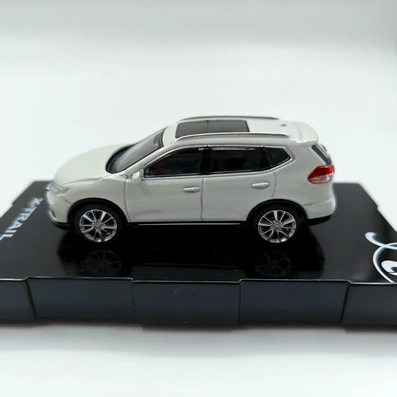 دييكاست 1:64 مقياس X-trail 2018 سبيكة سيارة نموذج تحصيل لعبة هدية تذكارية عرض حلية