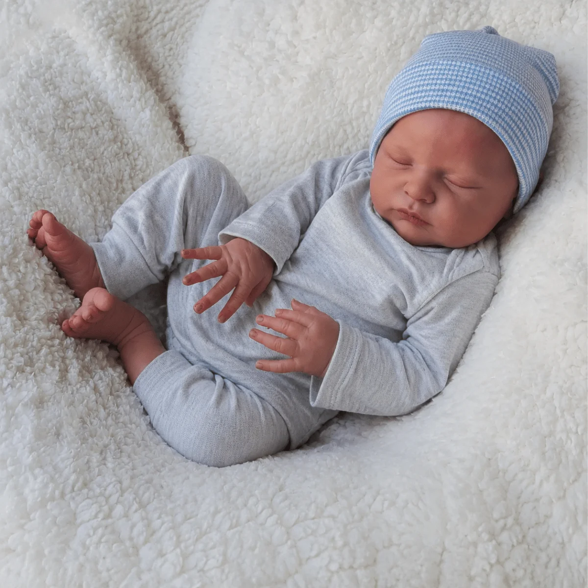 BZDOLL 50cm 20Inch Sleeping Reborn Baby Doll Cloth Body Painted Hair Closed Eyes Design Perfect Gift For Children Holiday Party