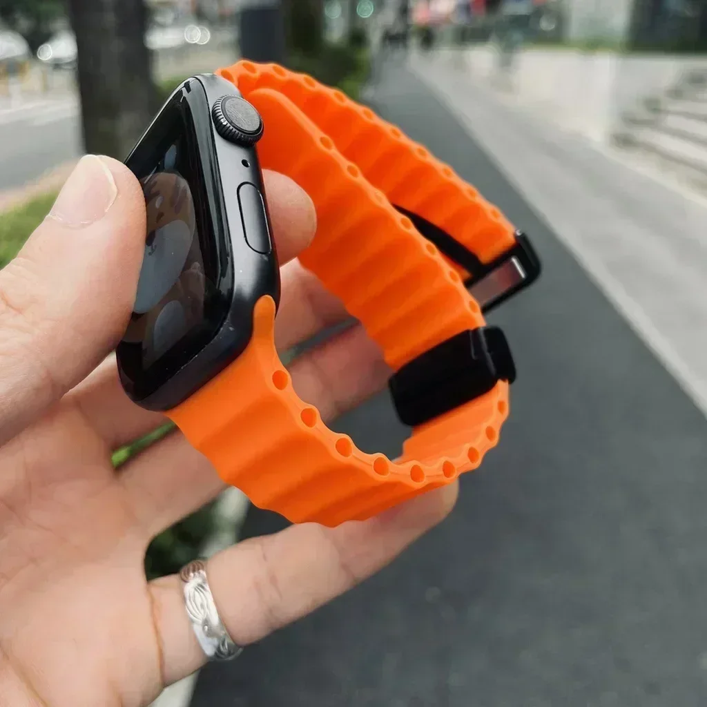 Magnetic Buckle Strap For Apple Watch Band Ultra 2 49mm 45 44 40 41 42mm 46mm Silicone Bracelet iWatch Ultra Series 10 7 6 3 8 9